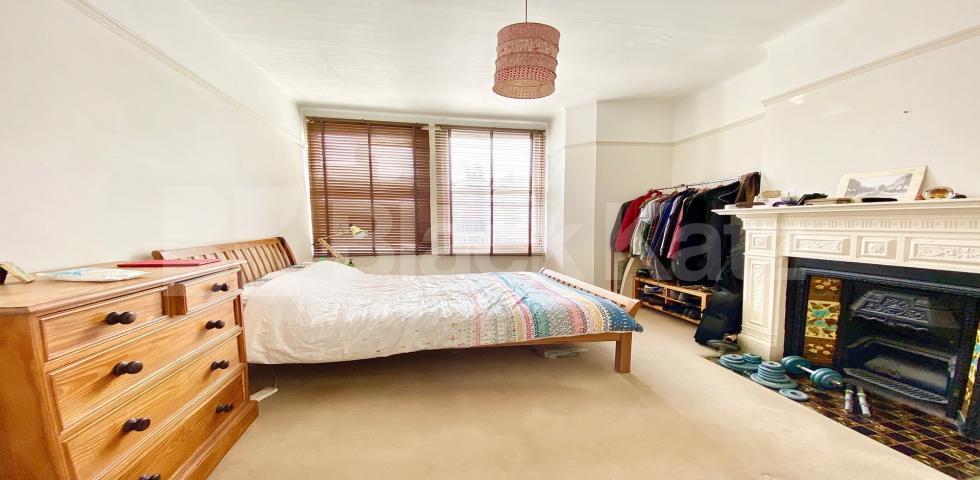 			VIRTUAL TOUR AVAILABLE!, 2 Bedroom, 1 bath, 1 reception Flat			 Church Lane, Hornsey